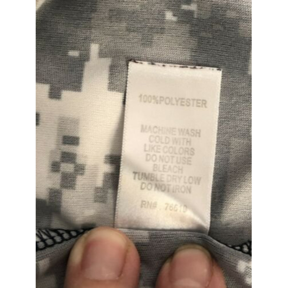 Badger Sports Men’s Sz Large Black Camo Print with Graphic Print Shirt - Picture 8 of 8